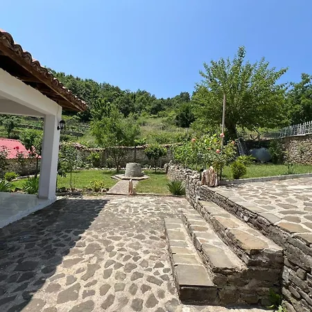 Casa de Férias Traditional Albanian Escape Near Tirana