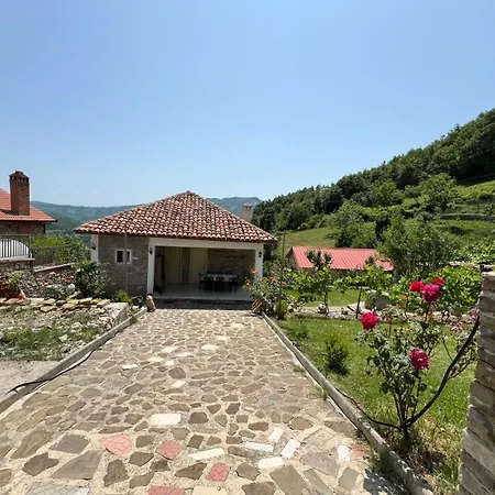 Traditional Albanian Escape Near Tirana Casa de Férias *